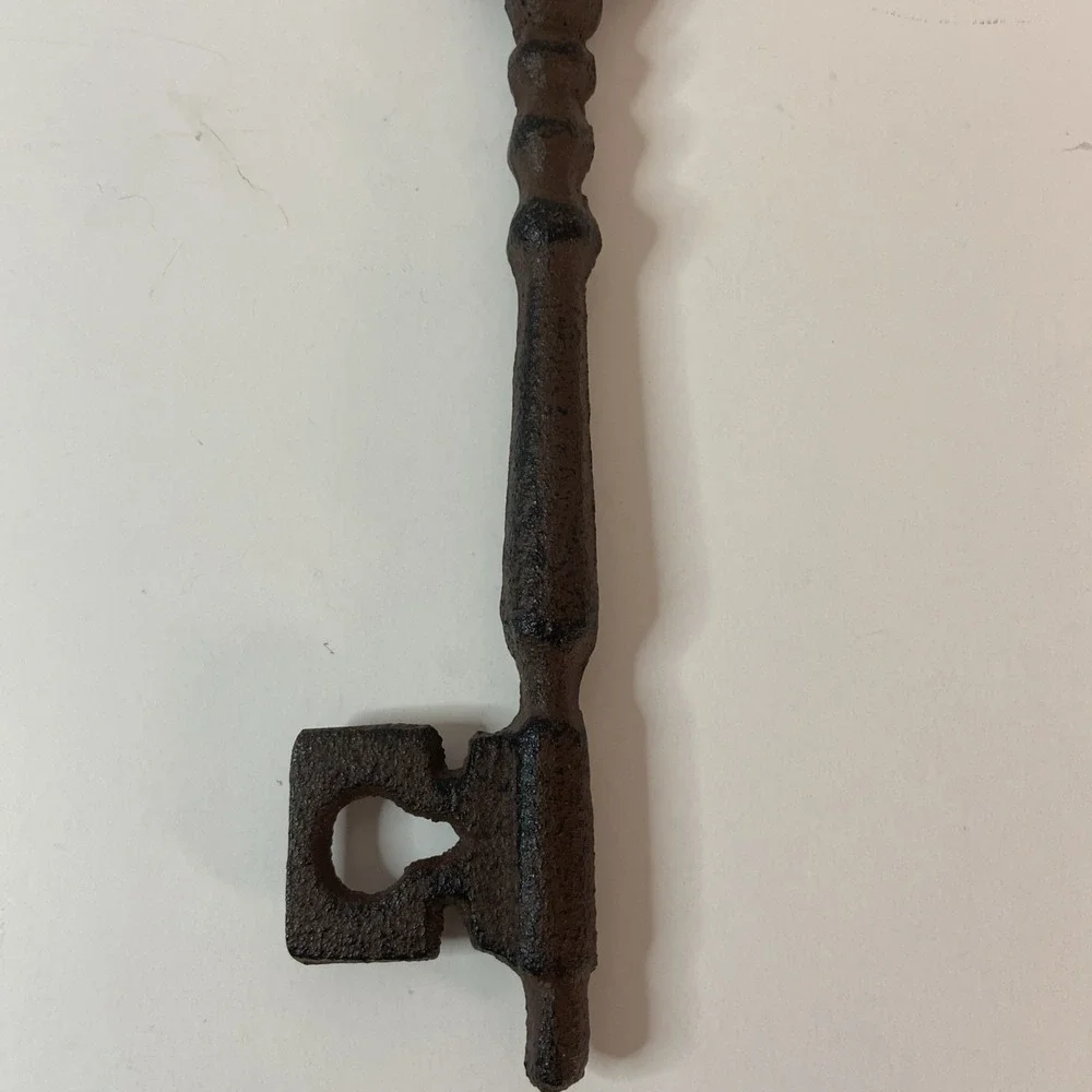 Metal Skeleton Key Decorative Wall / Table Decor Large 9.5